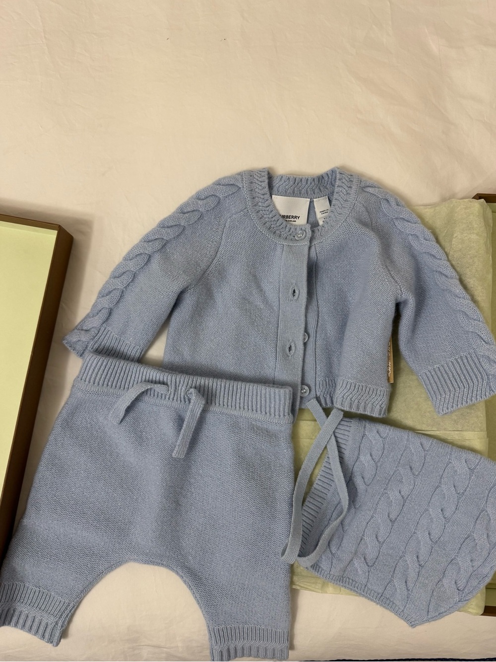 Baby size 1 M BURBERRY matching set with bonnet. Beautiful outfit
